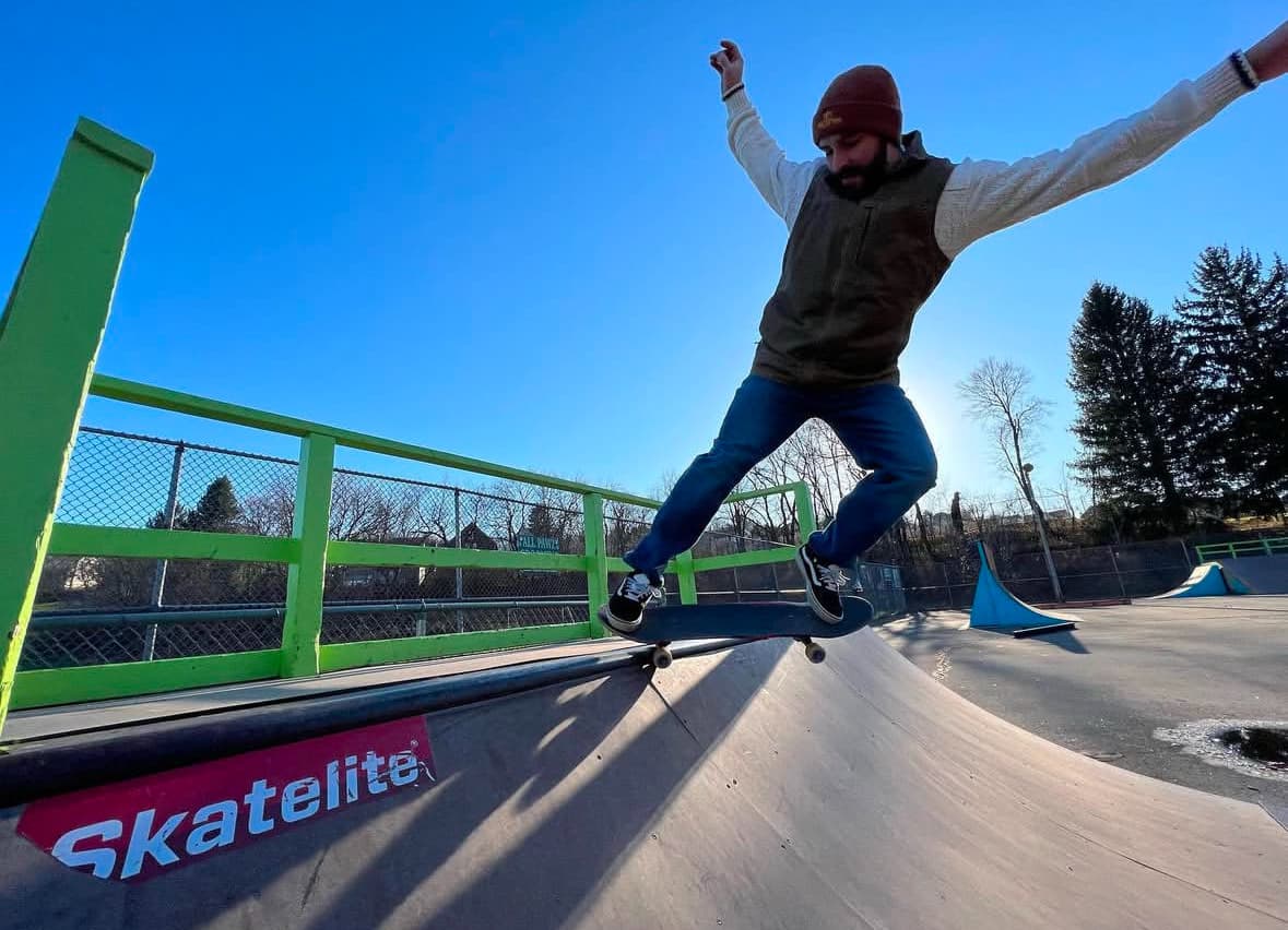 Jolly skating